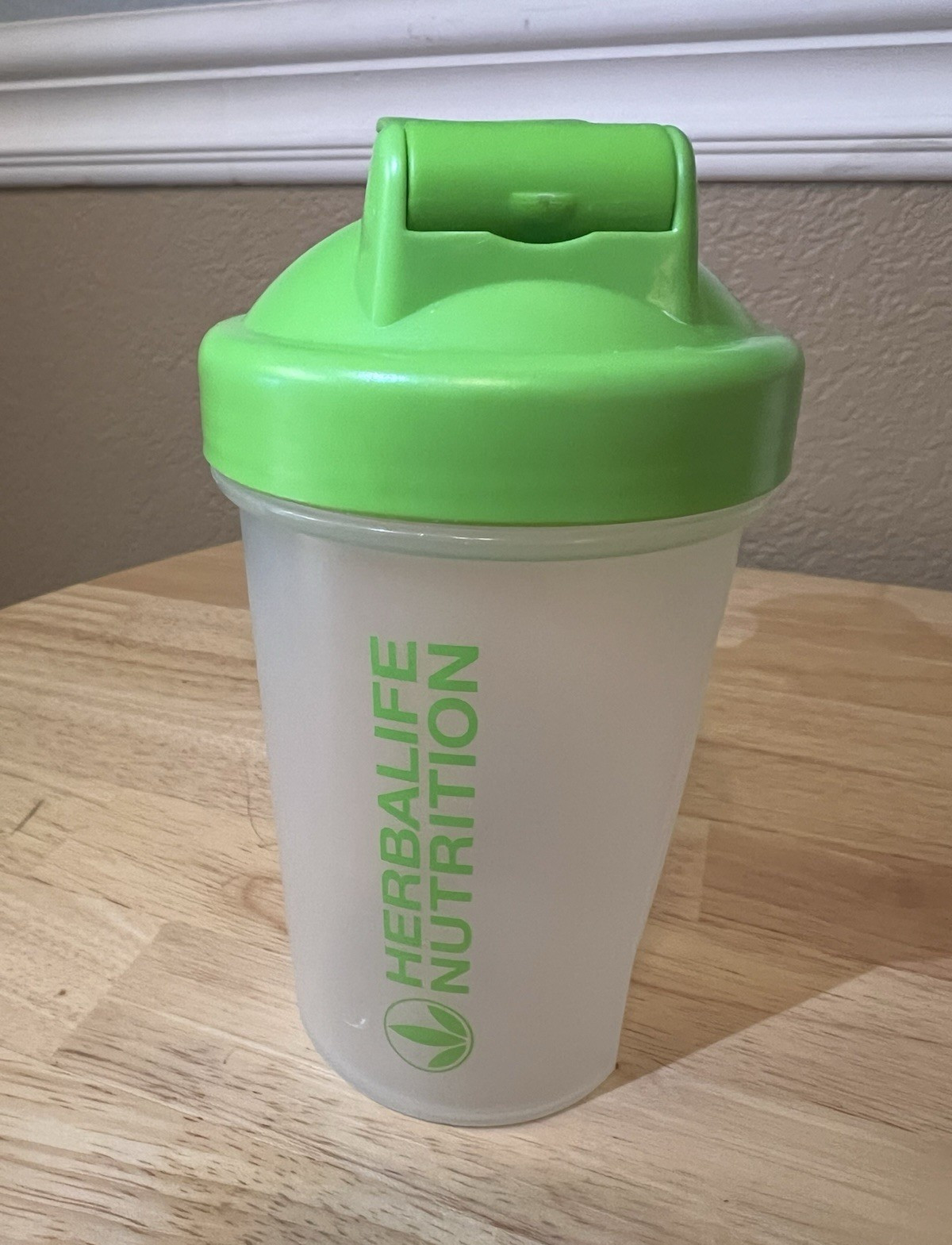 Herbalife Nutrition 20 fl oz Green/Clear Plastic Bottle w/ Flip Lock Top