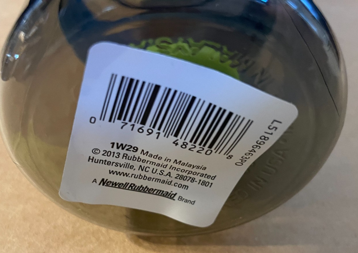 Rubbermaid Shaker BPA Free Bottle 20 oz GREEN Screw on Top Finger Loop NEW