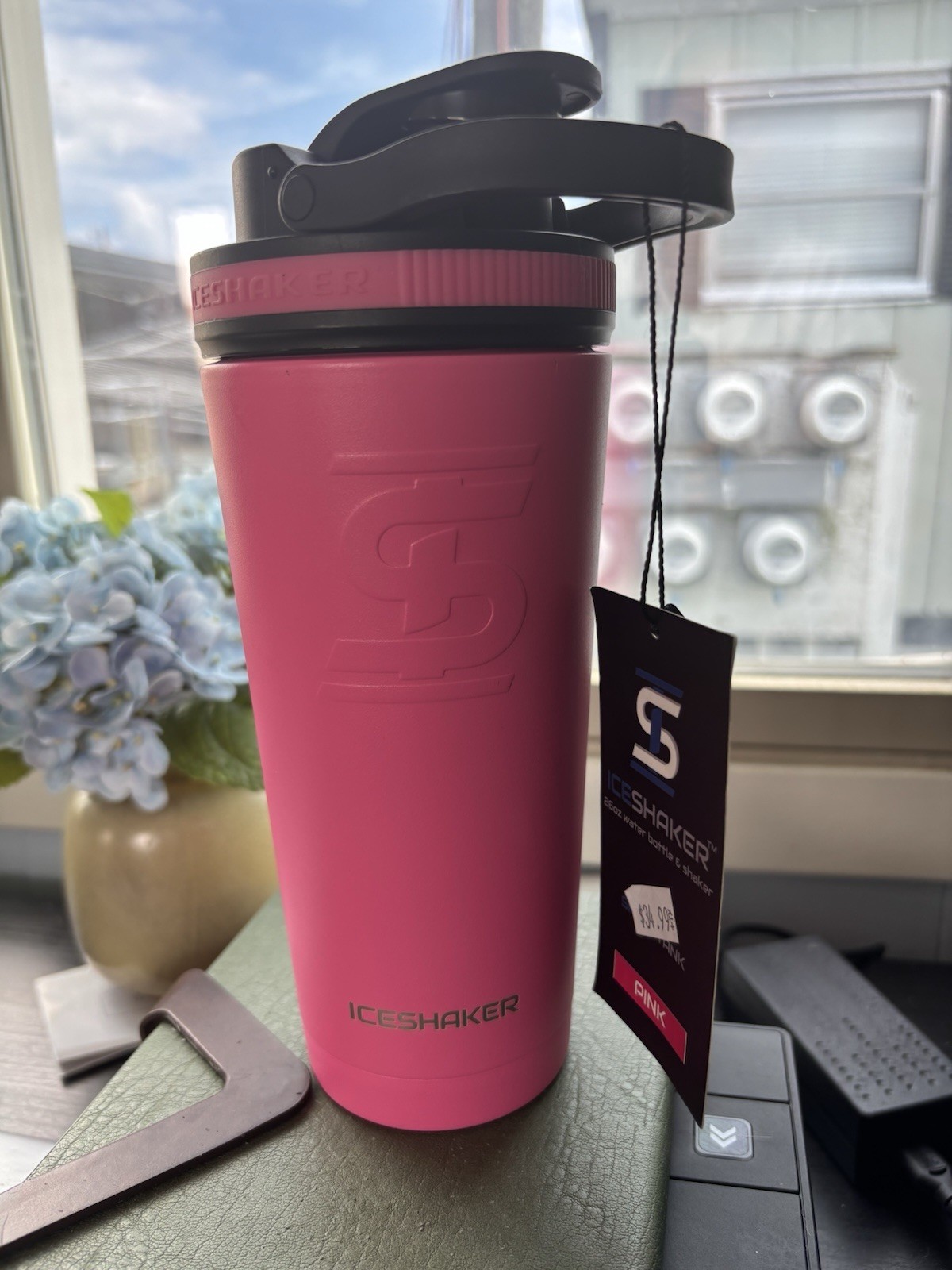 ICESHAKER 24 fl oz Pink Stainless Steel Reusable Bottle w/ Black Flip Top Lid